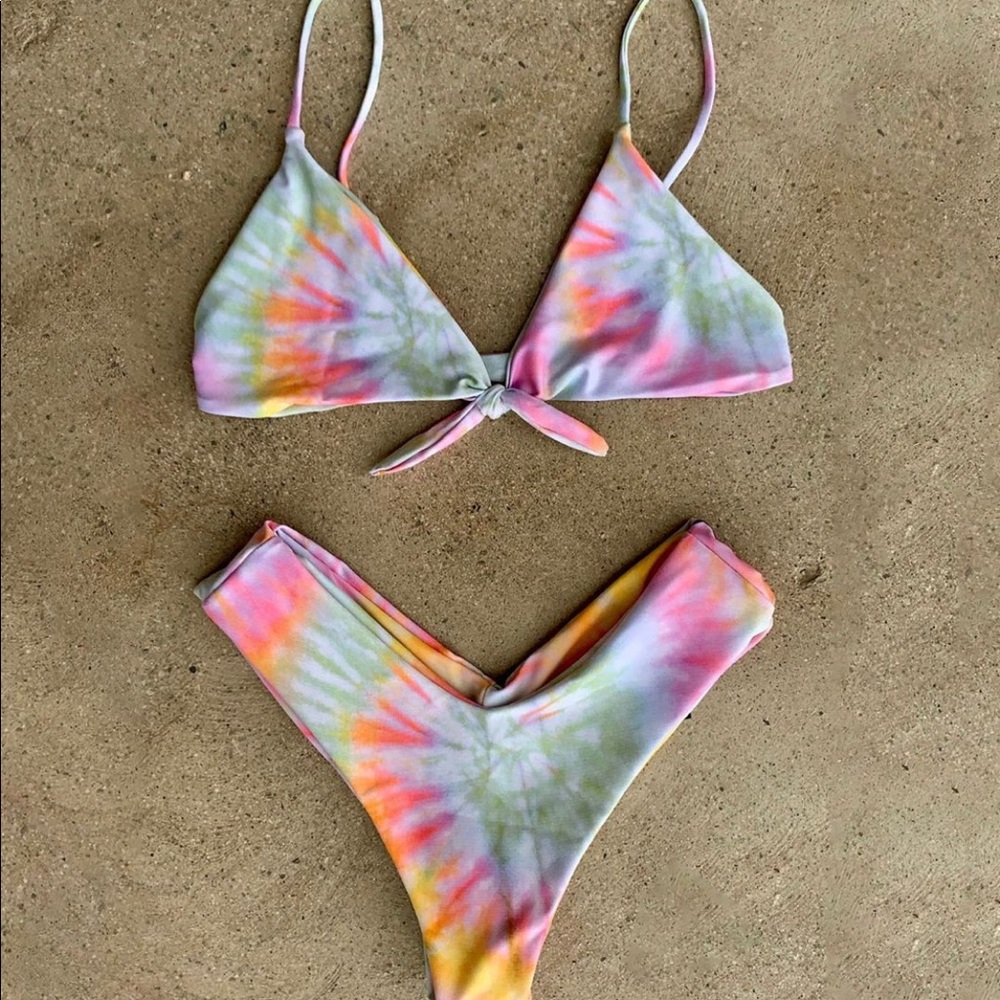 NWT Skatie Tie Dye Bikini Top